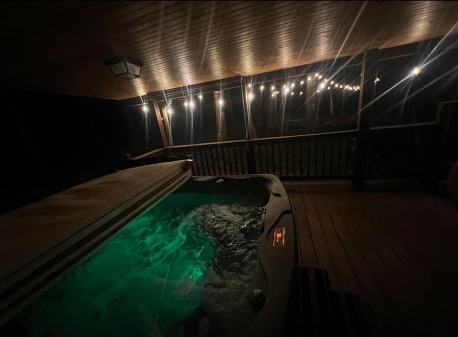 *Entire House • Sleeps 9 • Hot Tub • Pets Welcome* McHenry Exterior foto